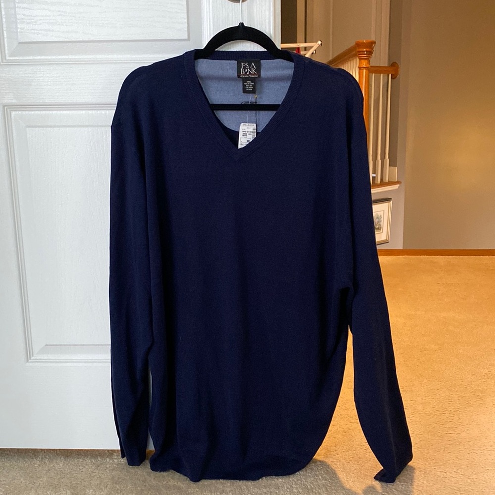 New with tags!! Jos A Bank navy blue 100% silk sweater. Size XXL.